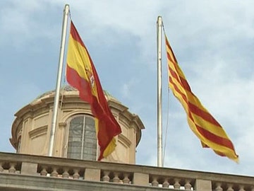La bandera española junto a la catalana
