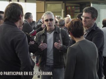 Varios extrabajadores de Delphi con Cristina Pardo Varios extrabajadores de Delphi con Cristina Pardo
