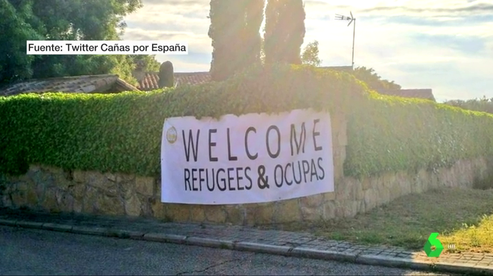Las Juventudes De Vox Cuelgan Una Pancarta En La Nueva Casa De Pablo Iglesias E Irene