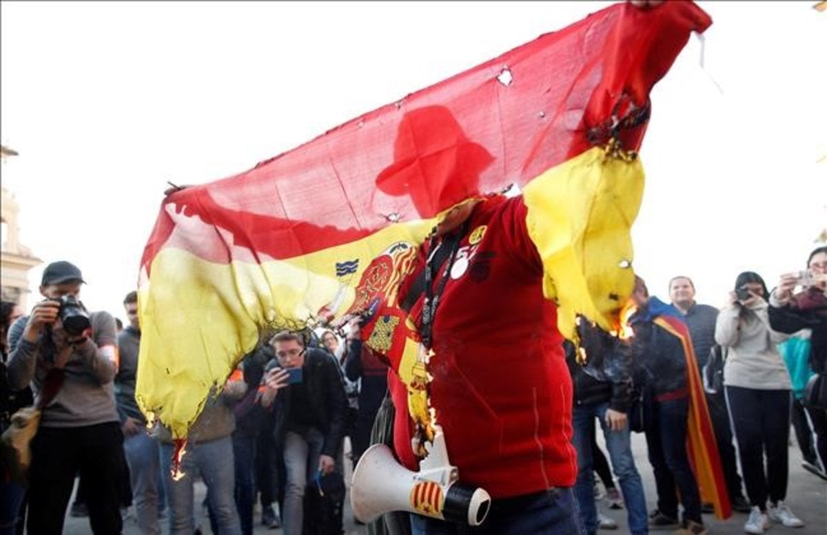 Alemania Penalizara Con Hasta Tres Anos De Prision La Quema De Banderas De La Union Europea Y Otros Paises