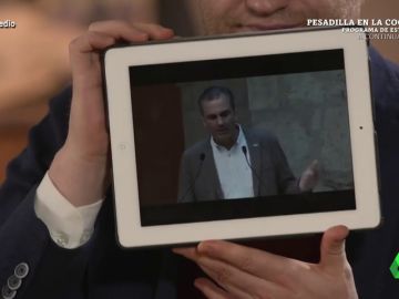 Gonzalo Fanjul 'propone' a Ortega Smith como candidato al premio Nobel: "A ver qué antibiótico te cura de lo que nos trae Vox" Gonzalo Fanjul 'propone' a Ortega Smith como candidato al premio Nobel: "A ver qué antibiótico te cura de lo que nos trae Vox"