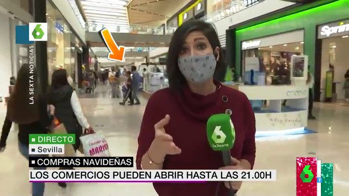 La extraña reacción de dos chicos detrás de una periodista de laSexta en pleno directo del informativo