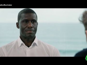 La emotiva charla de Savané a su hijo tras recibir insultos racistas: "Le decían que tenía color de caca y pelo de oveja" La emotiva charla de Savané a su hijo tras recibir insultos racistas: "Le decían que tenía color de caca y pelo de oveja"