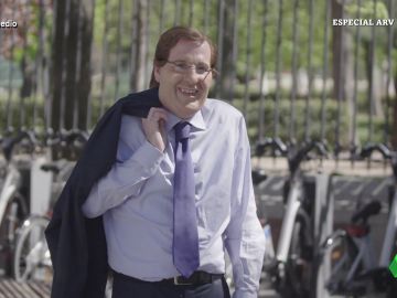 La imitación de Joaquín Reyes a Almeida, "la cara amable del PP": La imitación de Joaquín Reyes a Almeida, "la cara amable del PP":