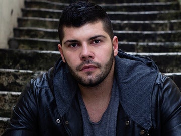 Salvatore Esposito es Genny Savastano Salvatore Esposito es Genny Savastano