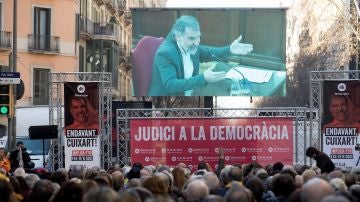 Òmnium instala pantalla para seguir declaración de su presidente Òmnium instala pantalla para seguir declaración de su presidente