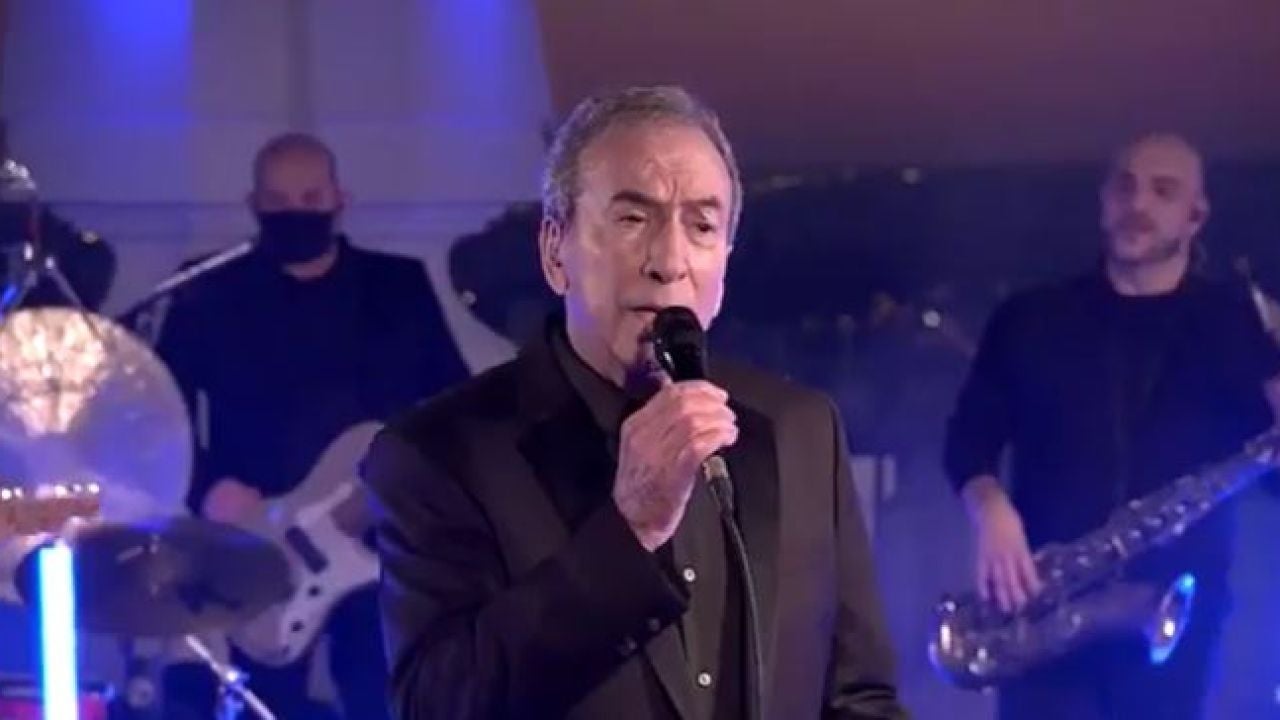 La actuación de José Luis Perales en los Latin Grammy: '¿Y cómo es él?' desde una azotea junto al Palacio Real