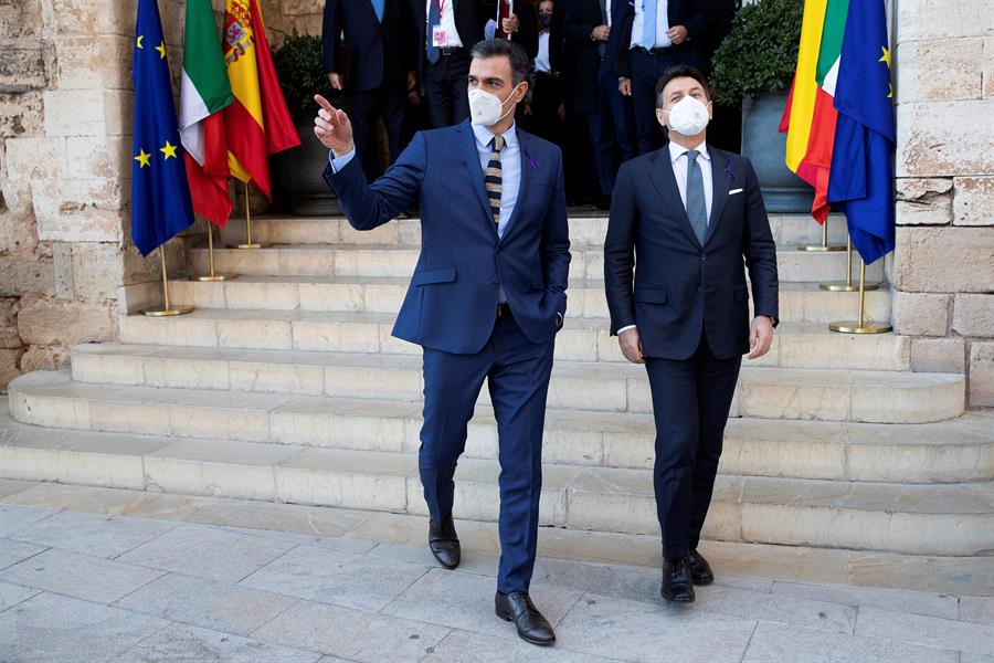 El presidente del Gobierno, Pedro Sánchez, y el primer ministro italiano, Giuseppe Conte.