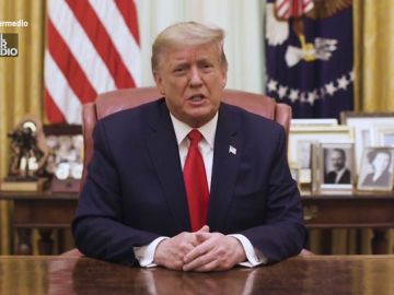 Vídeo manipulado - El consejo de Trump ante las caras "serias y grises" de sus espectadores: "Sonrían un rato, por favor" Vídeo manipulado - El consejo de Trump ante las caras "serias y grises" de sus espectadores: "Sonrían un rato, por favor"