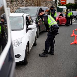 Agentes de la Policía Nacional realizan un control Agentes de la Policía Nacional realizan un control